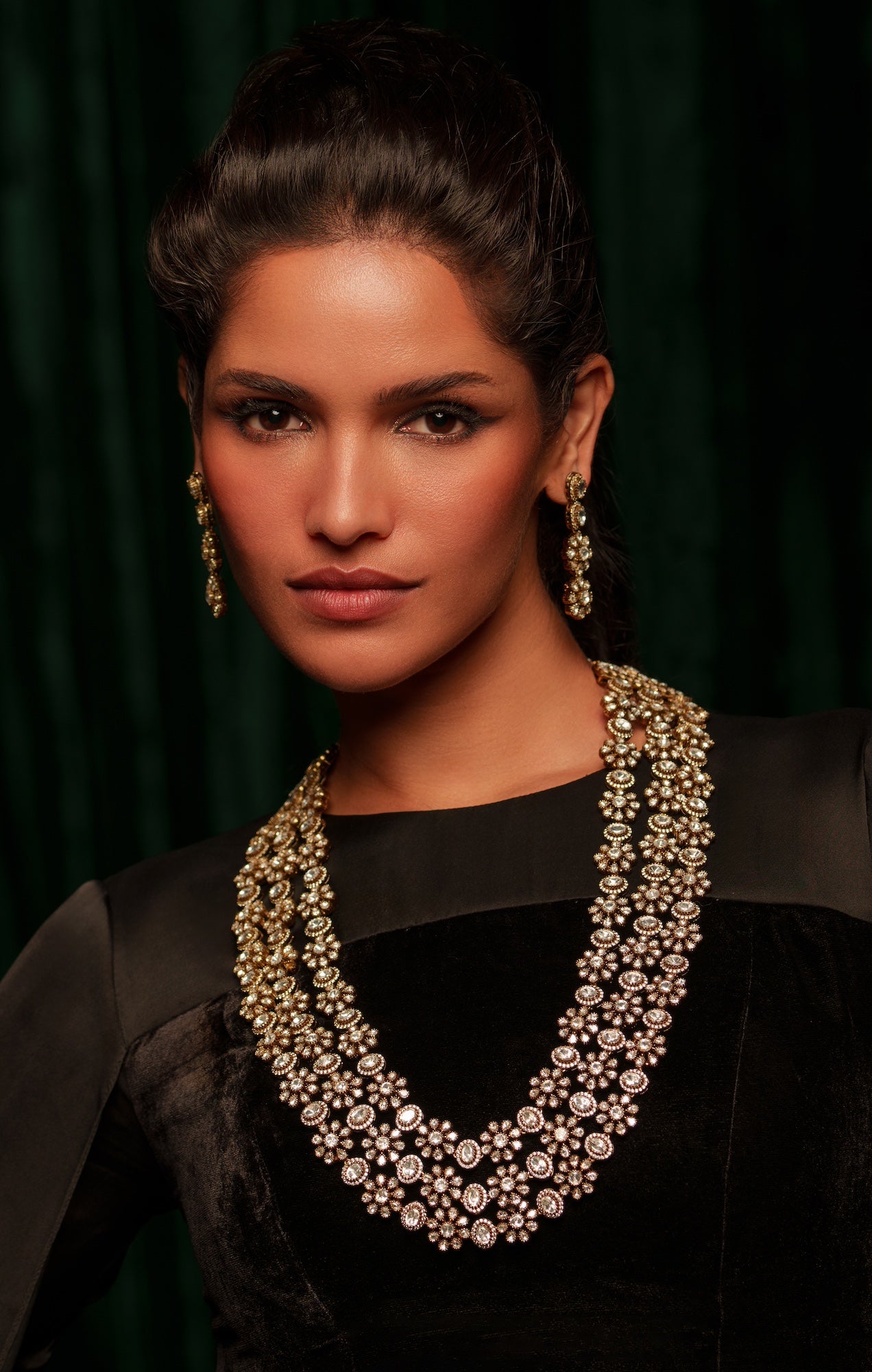 LAYAAN VICTORIAN LONG NECKLACE SET