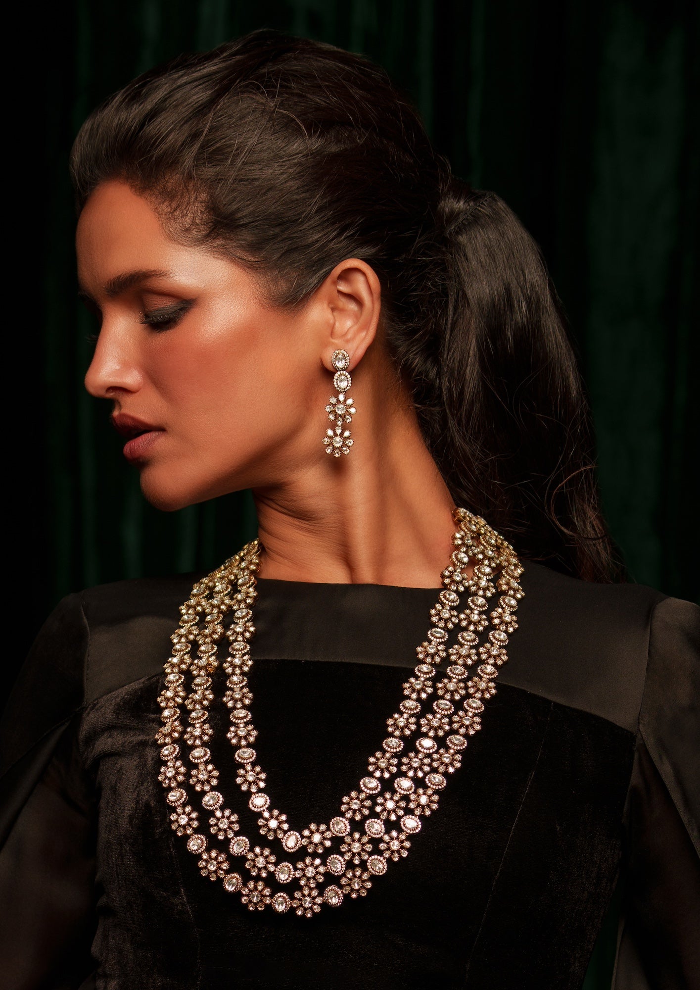 LAYAAN VICTORIAN LONG NECKLACE SET