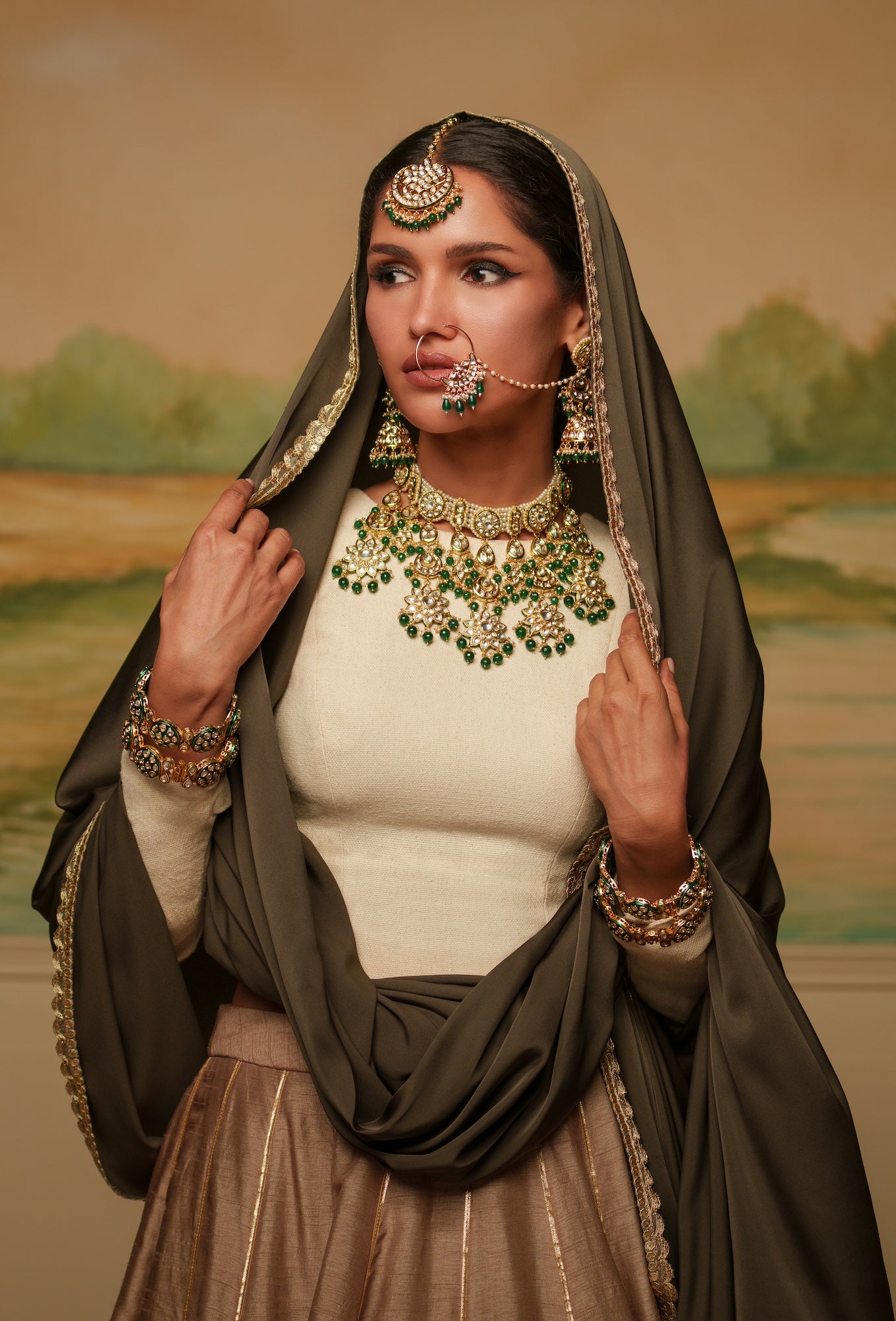 طقم عقد عرائس محفوظه